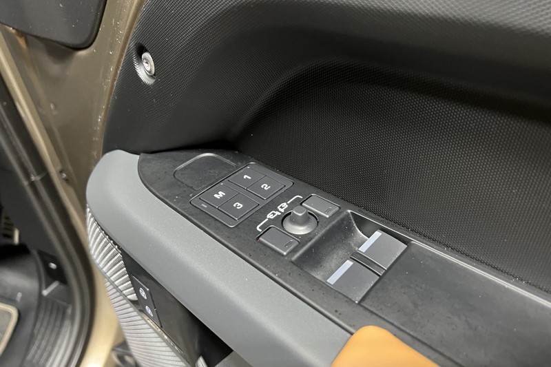 2024 (73) LAND ROVER DEFENDER 3.0 P400 X 90 3dr Auto 5981904