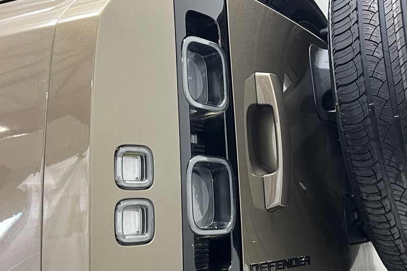 2024 (73) LAND ROVER DEFENDER 3.0 P400 X 90 3dr Auto 5981885