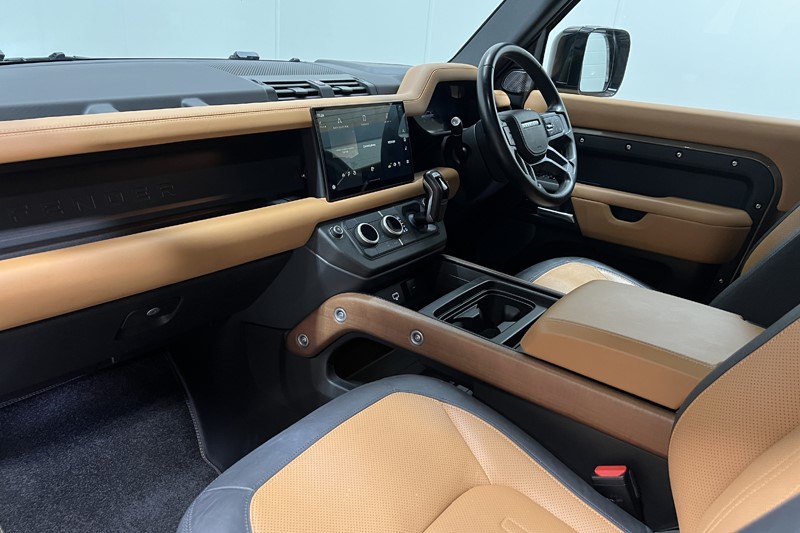 2024 (73) LAND ROVER DEFENDER 3.0 P400 X 90 3dr Auto 5981867
