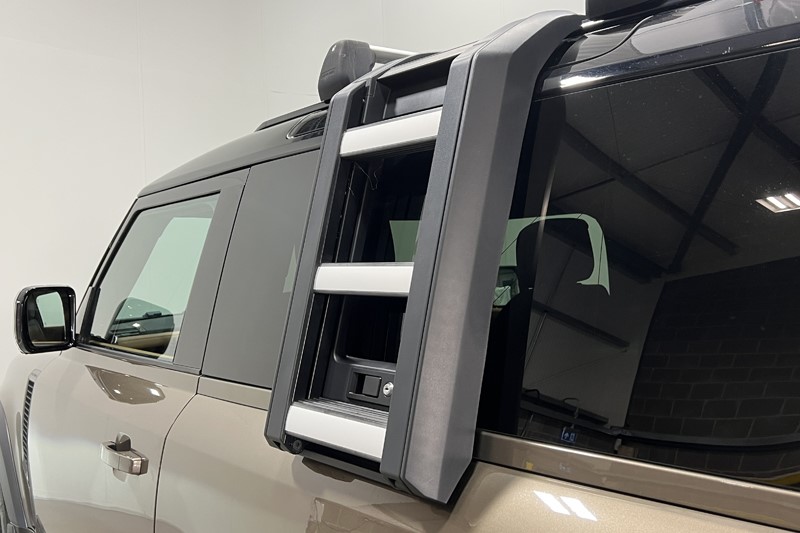 2024 (73) LAND ROVER DEFENDER 3.0 P400 X 90 3dr Auto 5981863