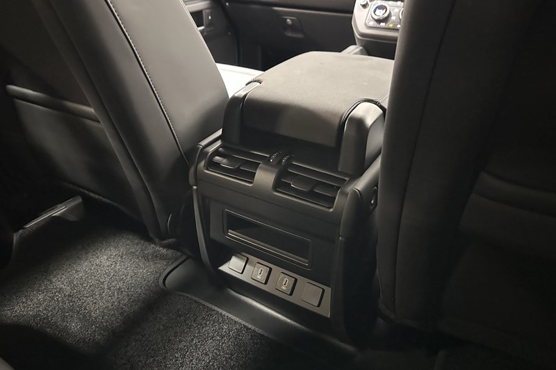2026 (26) LAND ROVER DEFENDER 3.0 D250 X-Dynamic SE 90 3dr Auto 5979828