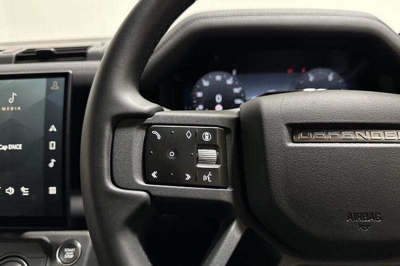 2026 (26) LAND ROVER DEFENDER 3.0 D250 X-Dynamic SE 90 3dr Auto 5979839
