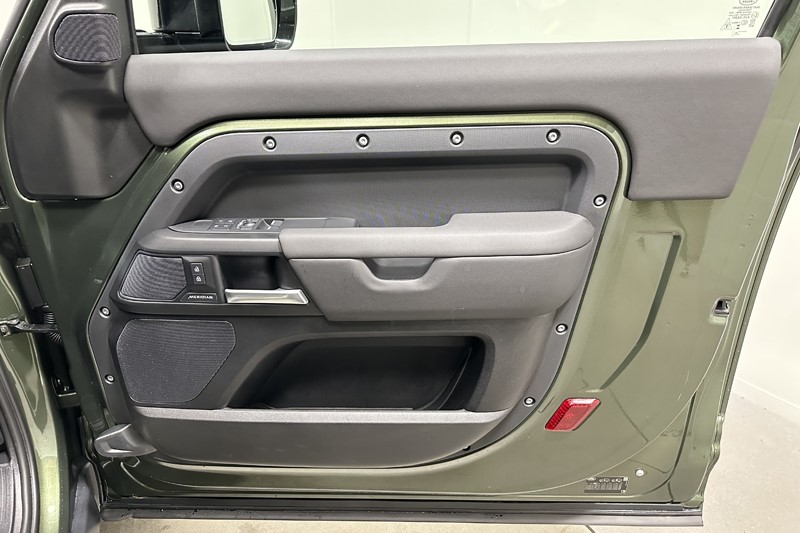 2026 (26) LAND ROVER DEFENDER 3.0 D250 X-Dynamic SE 90 3dr Auto 5979829
