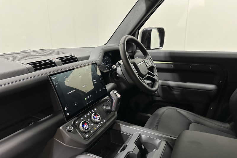 2026 (26) LAND ROVER DEFENDER 3.0 D250 X-Dynamic SE 90 3dr Auto 5979855