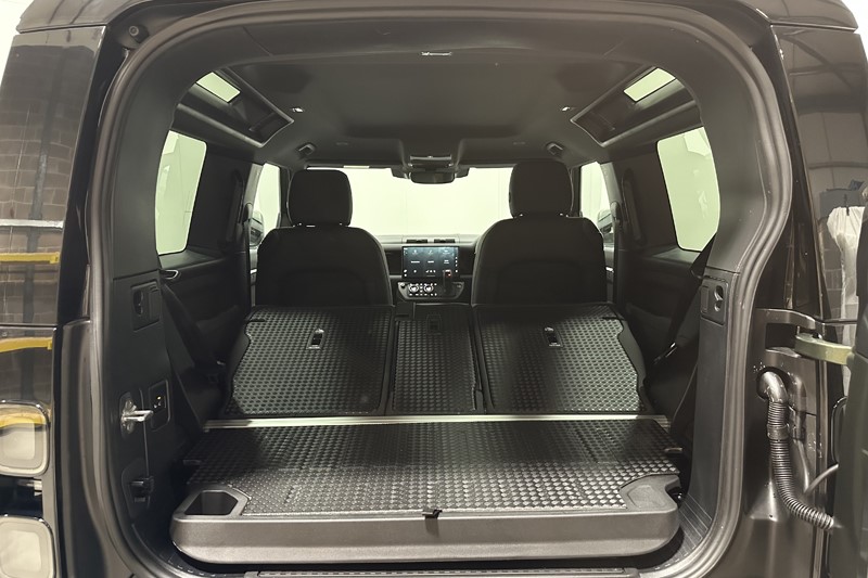 2026 (26) LAND ROVER DEFENDER 3.0 D250 X-Dynamic SE 90 3dr Auto 5979861