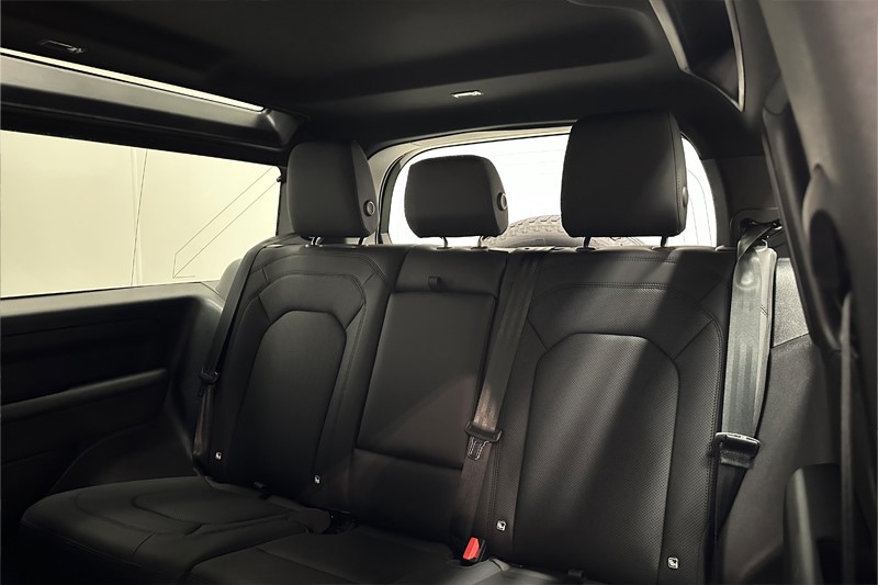 2026 (26) LAND ROVER DEFENDER 3.0 D250 X-Dynamic SE 90 3dr Auto 5979820