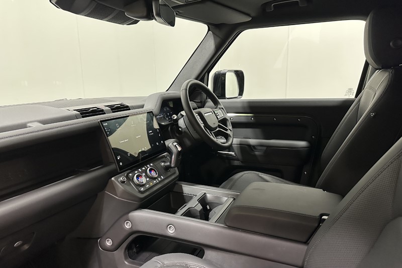 2026 (26) LAND ROVER DEFENDER 3.0 D250 X-Dynamic SE 90 3dr Auto 5979854