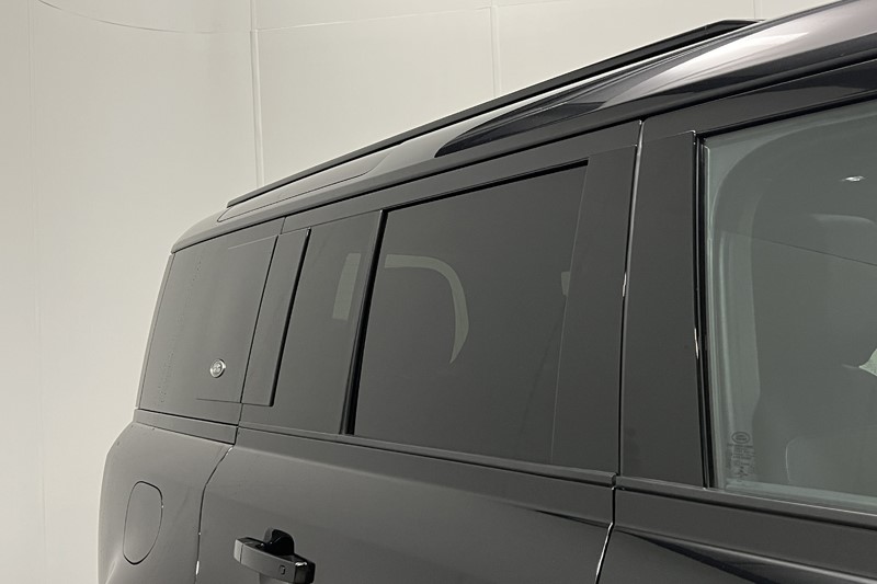 2022 (22) LAND ROVER DEFENDER 3.0 D300 X-Dynamic S 110 5dr Auto 5983430