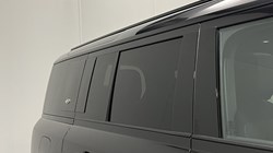 2022 (22) LAND ROVER DEFENDER 3.0 D300 X-Dynamic S 110 5dr Auto 5983430