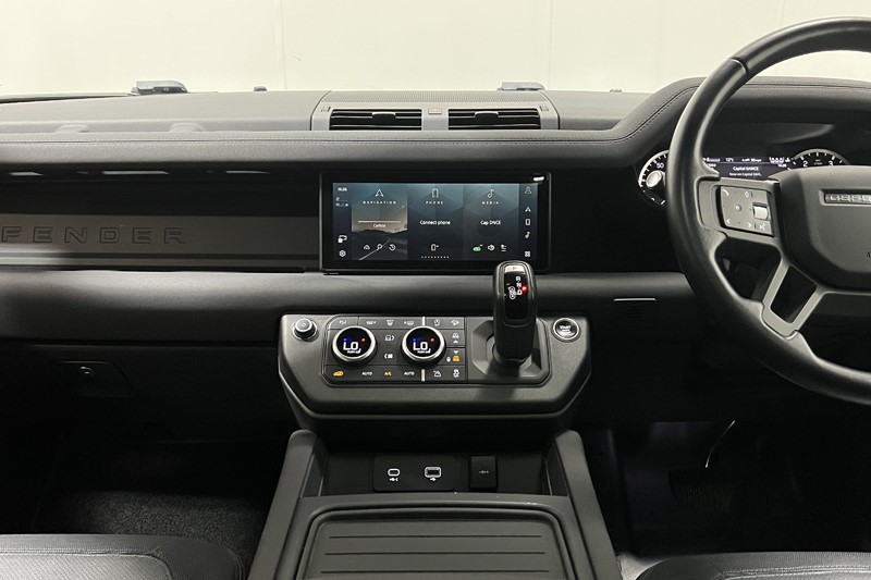 2022 (22) LAND ROVER DEFENDER 3.0 D300 X-Dynamic S 110 5dr Auto 5983449
