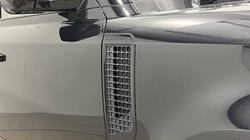 2022 (22) LAND ROVER DEFENDER 3.0 D300 X-Dynamic S 110 5dr Auto 5983422