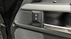 2022 (22) LAND ROVER DEFENDER 3.0 D300 X-Dynamic S 110 5dr Auto 5983444