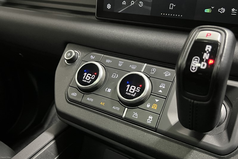 2022 (22) LAND ROVER DEFENDER 3.0 D300 X-Dynamic S 110 5dr Auto 5983456