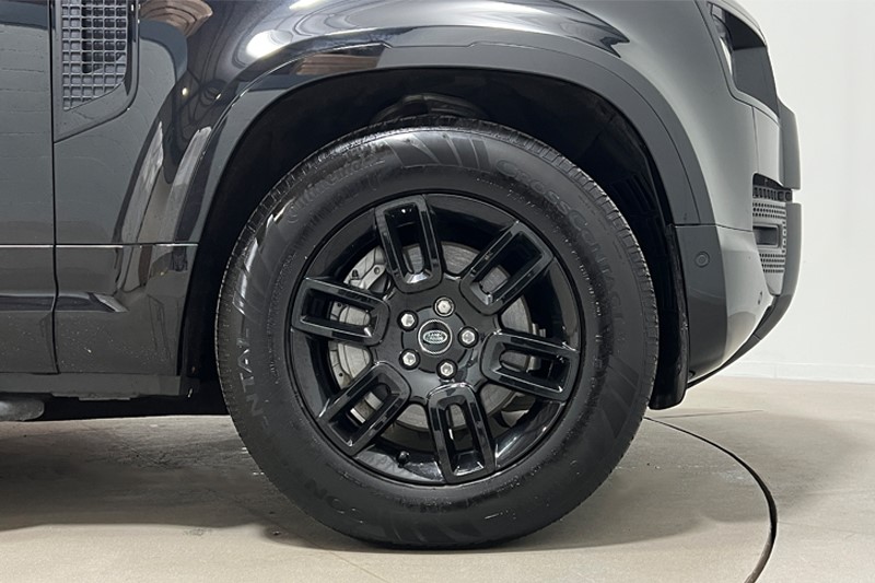 2022 (22) LAND ROVER DEFENDER 3.0 D300 X-Dynamic S 110 5dr Auto 5983420