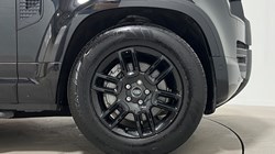 2022 (22) LAND ROVER DEFENDER 3.0 D300 X-Dynamic S 110 5dr Auto 5983420