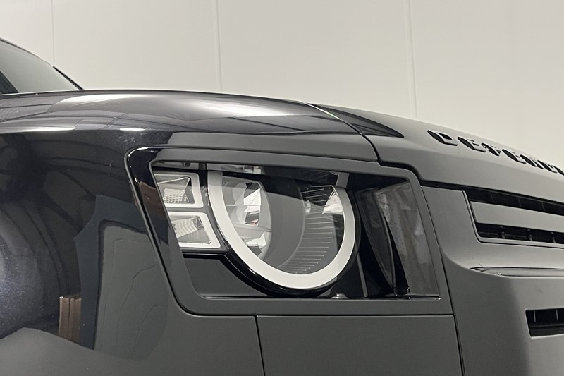 2022 (22) LAND ROVER DEFENDER 3.0 D300 X-Dynamic S 110 5dr Auto 5983427