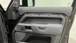 2022 (22) LAND ROVER DEFENDER 3.0 D300 X-Dynamic S 110 5dr Auto 5983445