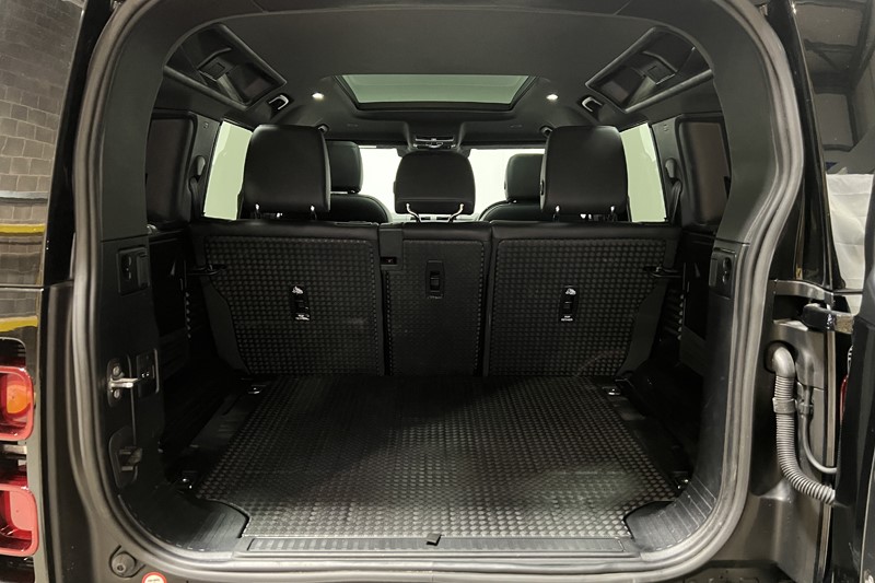 2022 (22) LAND ROVER DEFENDER 3.0 D300 X-Dynamic S 110 5dr Auto 5983432