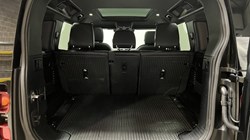 2022 (22) LAND ROVER DEFENDER 3.0 D300 X-Dynamic S 110 5dr Auto 5983432