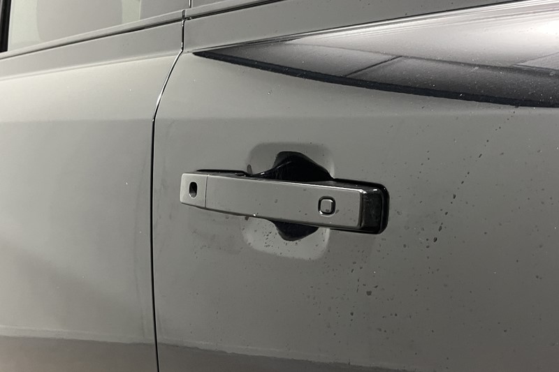2022 (22) LAND ROVER DEFENDER 3.0 D300 X-Dynamic S 110 5dr Auto 5983428