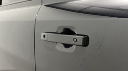 2022 (22) LAND ROVER DEFENDER 3.0 D300 X-Dynamic S 110 5dr Auto 5983428