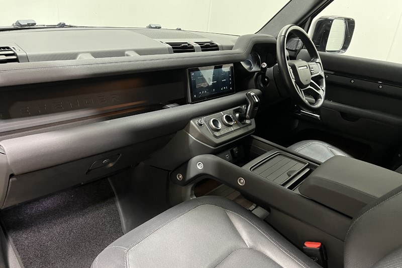 2022 (22) LAND ROVER DEFENDER 3.0 D300 X-Dynamic S 110 5dr Auto 5983425