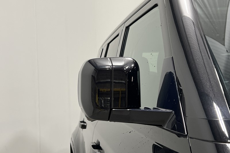 2022 (22) LAND ROVER DEFENDER 3.0 D300 X-Dynamic S 110 5dr Auto 5983426