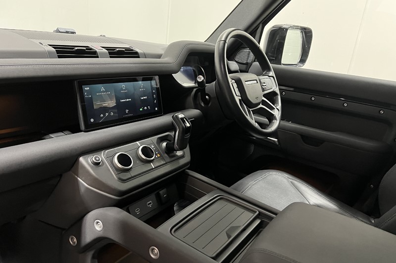2022 (22) LAND ROVER DEFENDER 3.0 D300 X-Dynamic S 110 5dr Auto 5983435