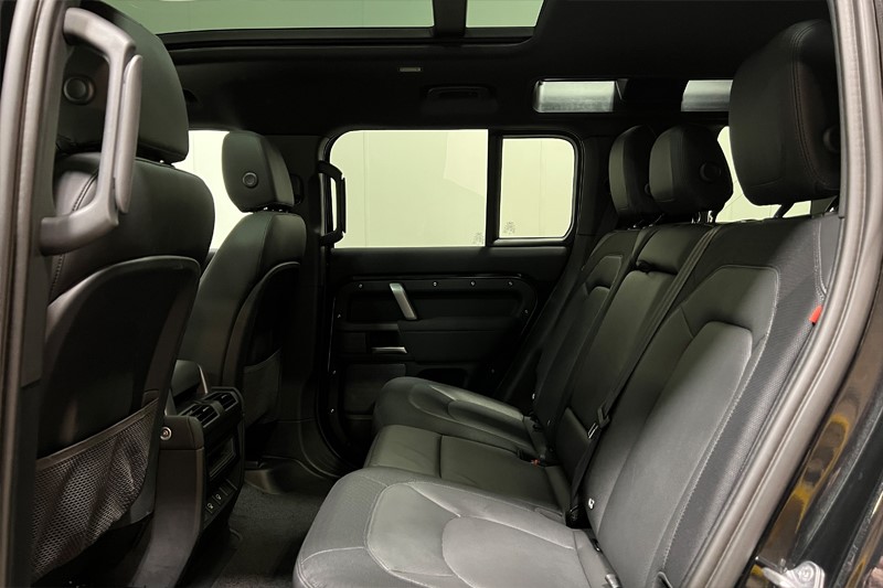 2022 (22) LAND ROVER DEFENDER 3.0 D300 X-Dynamic S 110 5dr Auto 5983416