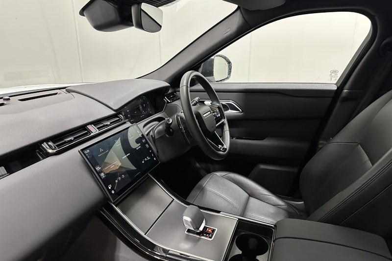 2025 (25) LAND ROVER RANGE ROVER VELAR 2.0 D200 MHEV Dynamic SE 5dr Auto 5979800