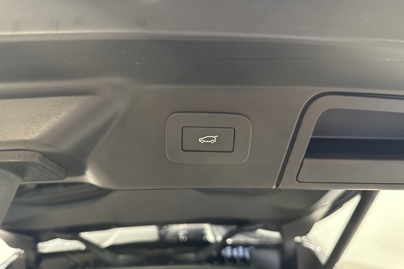 2025 (25) LAND ROVER RANGE ROVER VELAR 2.0 D200 MHEV Dynamic SE 5dr Auto 5979808
