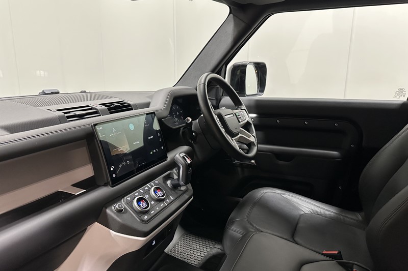 2025 (74) LAND ROVER COMMERCIAL DEFENDER 3.0 D350 Hard Top X-Dynamic HSE Auto [3 Seat] 5986889