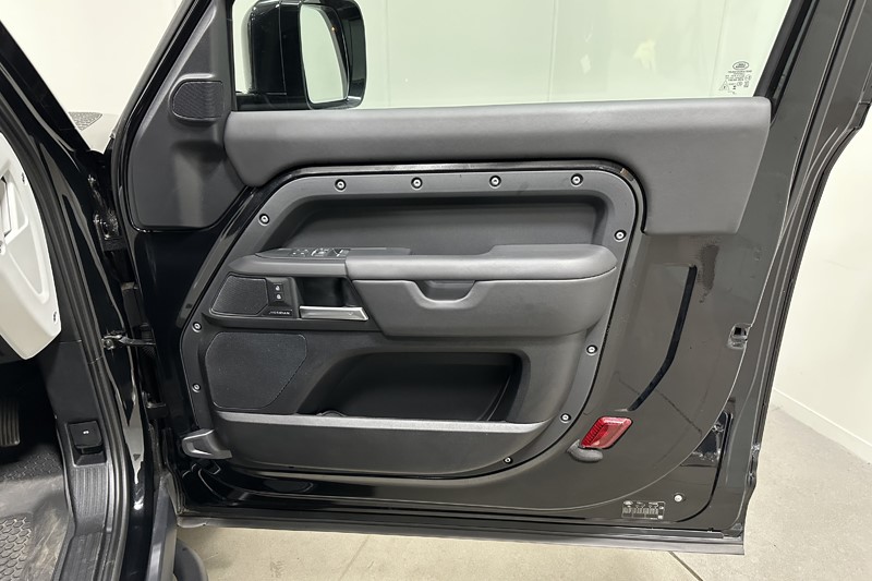 2025 (74) LAND ROVER COMMERCIAL DEFENDER 3.0 D350 Hard Top X-Dynamic HSE Auto [3 Seat] 5986863