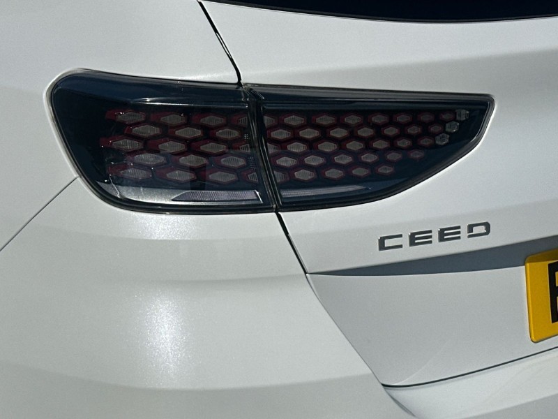 2022 (22) KIA CEED 1.5T GDi ISG GT-Line 5dr 5346581