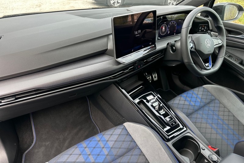 2025 (25) VOLKSWAGEN GOLF 2.0 TSI 333 R Black Edition 4Motion 5dr DSG 5376862