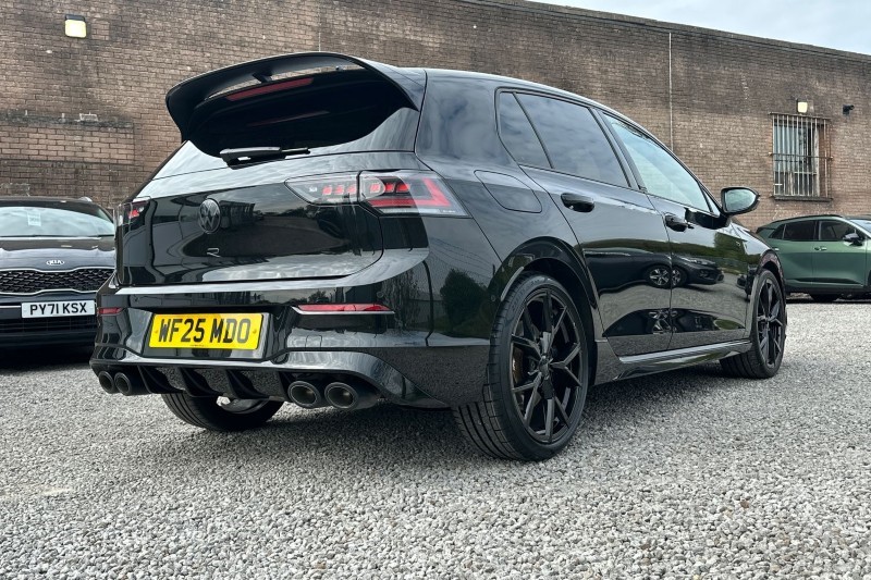 2025 (25) VOLKSWAGEN GOLF 2.0 TSI 333 R Black Edition 4Motion 5dr DSG 5376868
