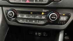 2019 (19) KIA NIRO 1.6 GDi Hybrid 2 5dr DCT 3413097