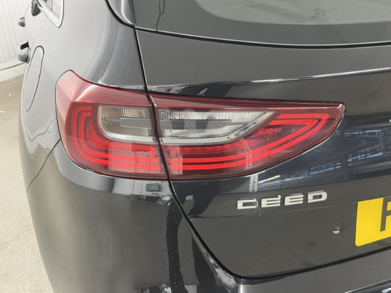 2021 (21) KIA CEED 1.6 CRDi 48V ISG 2 NAV 5dr 3511835