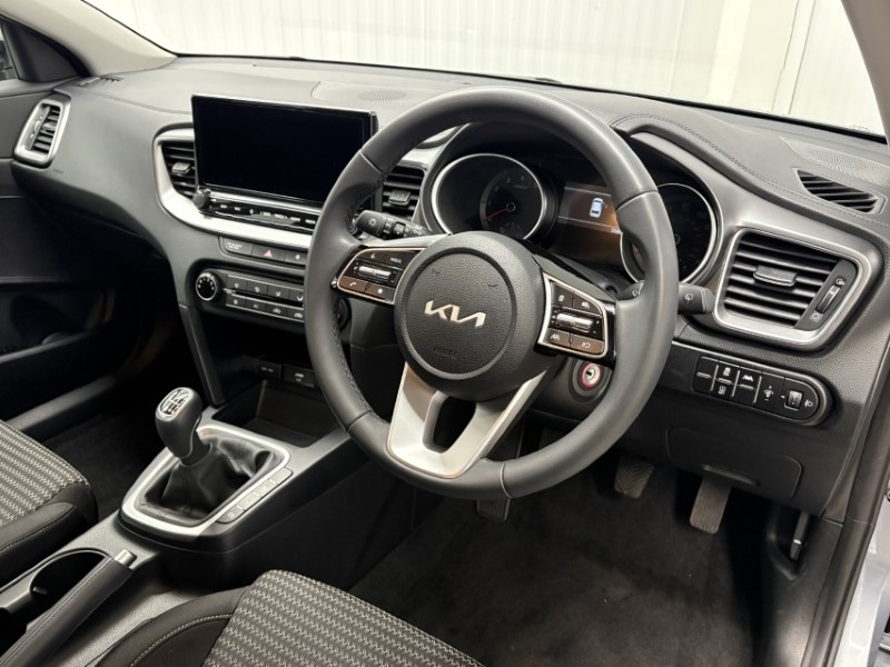 2025 (25) KIA CEED 1.5T GDi ISG 138 2 5dr 5163320