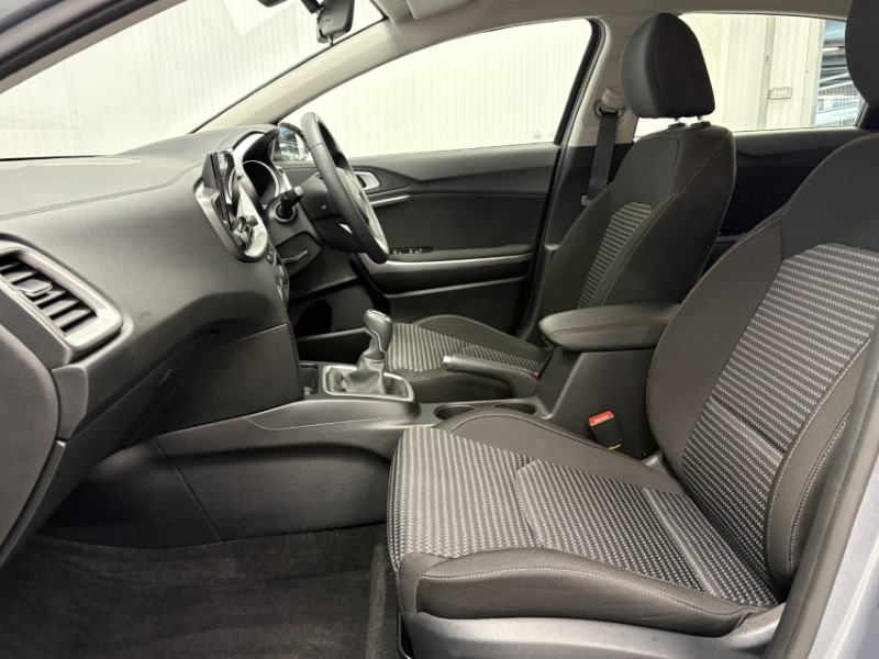 2025 (25) KIA CEED 1.5T GDi ISG 138 2 5dr 5163317