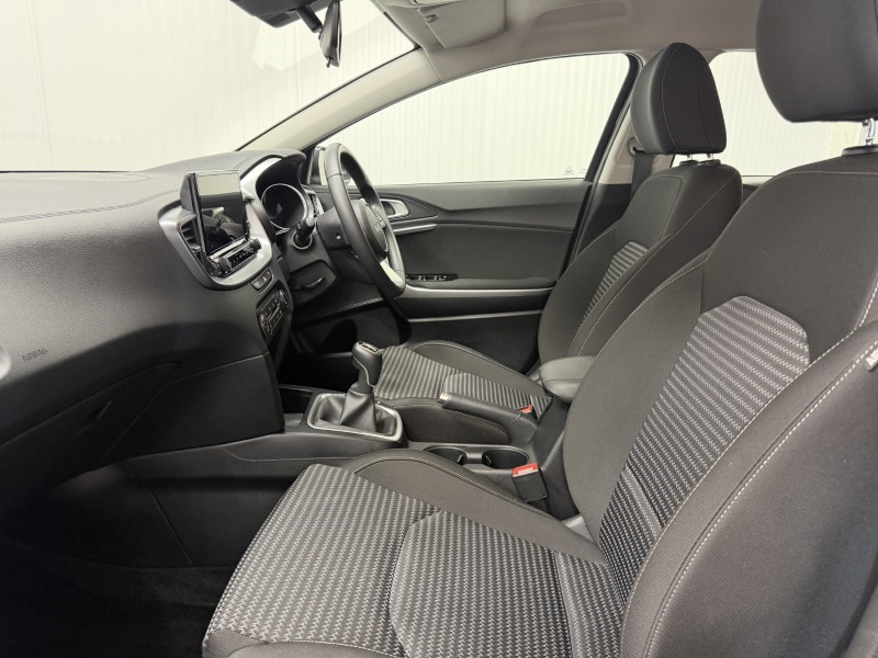 2025 (25) KIA CEED 1.5T GDi ISG 138 2 5dr 5458763