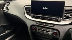 2025 (25) KIA CEED 1.5T GDi ISG 138 GT-Line 5dr 4675099