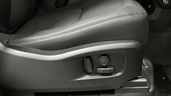 LAND ROVER DEFENDER 3.0 D350 X-Dynamic SE 90 3dr Auto 3565926