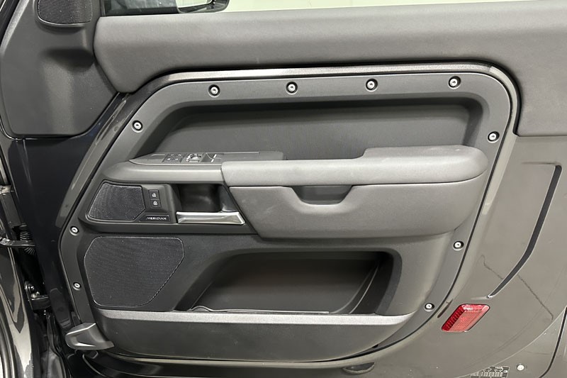  LAND ROVER DEFENDER 3.0 D350 X-Dynamic SE 90 3dr Auto 3565923