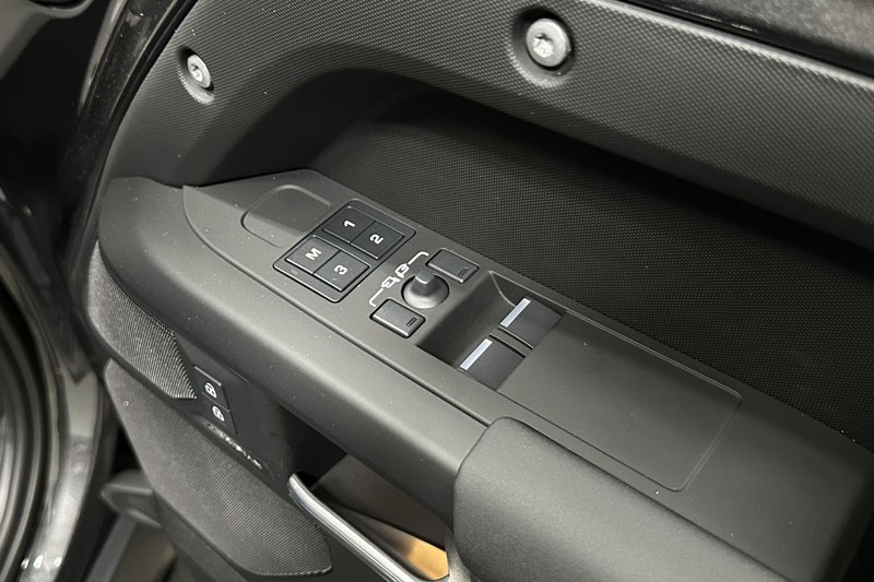  LAND ROVER DEFENDER 3.0 D350 X-Dynamic SE 90 3dr Auto 3565924