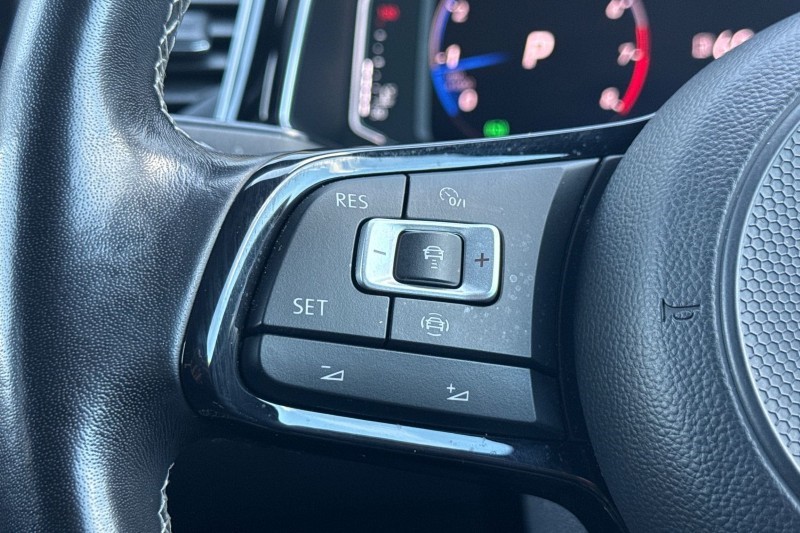 2019 (69) VOLKSWAGEN T-ROC 2.0 TSI 4MOTION R 5dr DSG 5412722