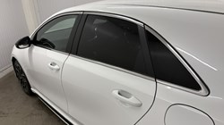 2024 (24) KIA CEED 1.5T GDi ISG 138 GT-Line 5dr DCT 4633564