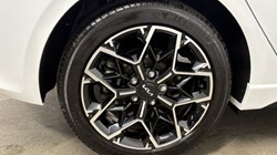 2024 (24) KIA CEED 1.5T GDi ISG 138 GT-Line 5dr DCT 4633561