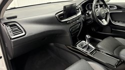 2019 (19) KIA CEED 1.4T GDi ISG First Edition 5dr 4669254