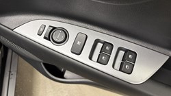 2025 (75) KIA STONIC 1.0T GDi 98 GT-Line 5dr 4651809